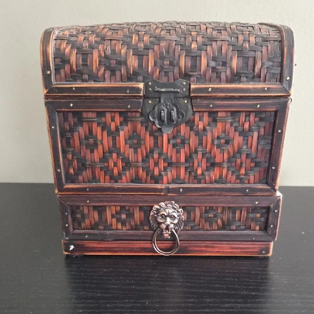 Woven Wooden Trinket Box with Lion Handle